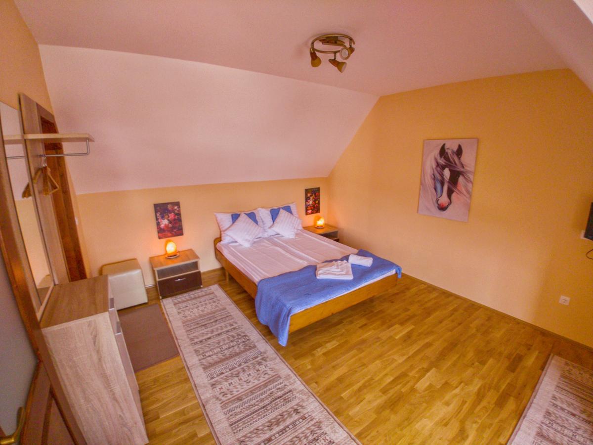 Casa Adam Hotel Сигишоара Екстериор снимка